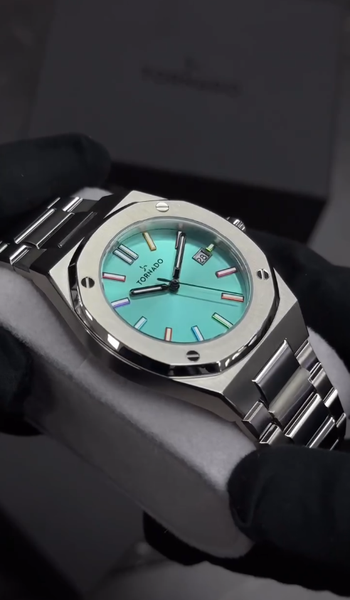 часы в нежном оттенке Light Tiffany Blue от Tornado