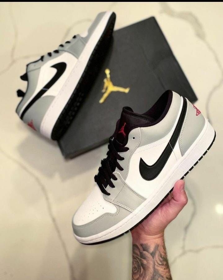 Baskets Nike blanches  grises