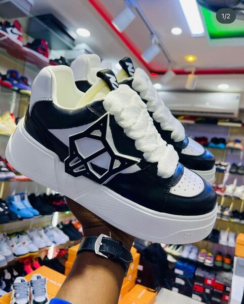 Baskets Noires et Blanches