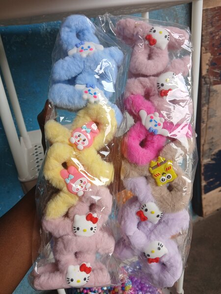 Scrunchies en peluche Hello Kitty
