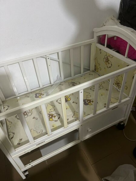 Lit bébé convertible en bois