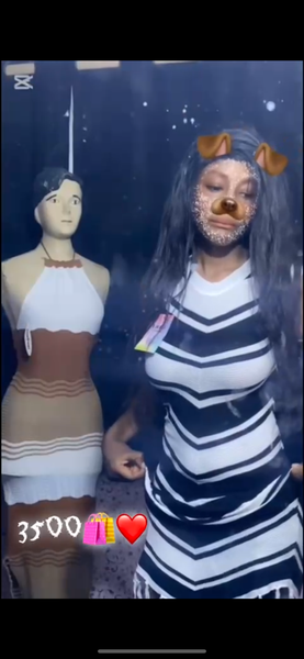 Robe élégante à rayures noires