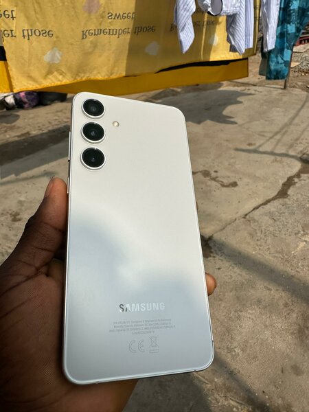 Samsung s24 plus 5l2gig and 12 ram