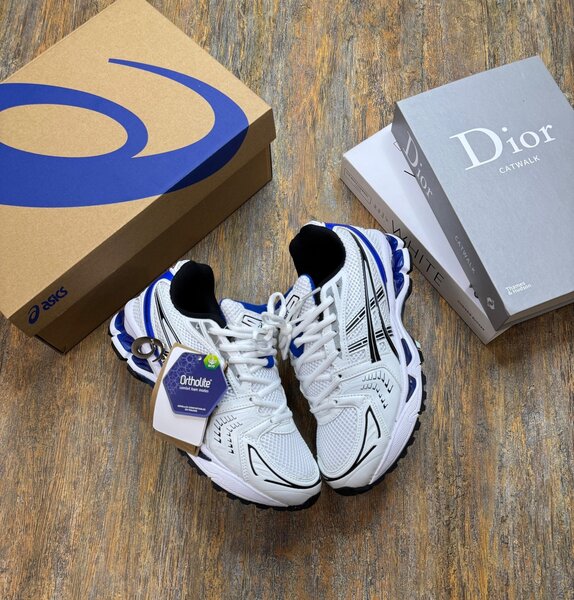 Chaussures de course Asics blanches