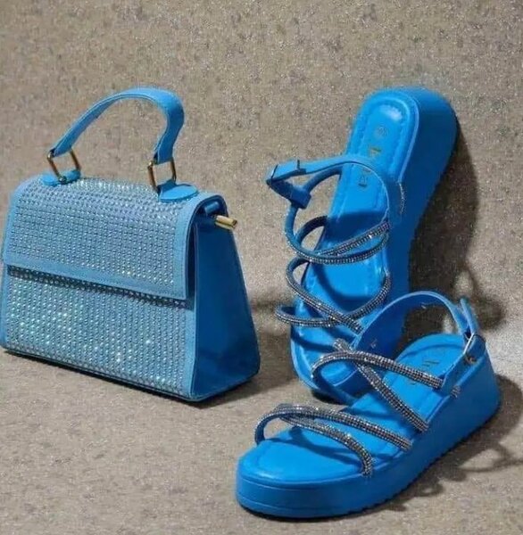 Sandales bleues élégantes