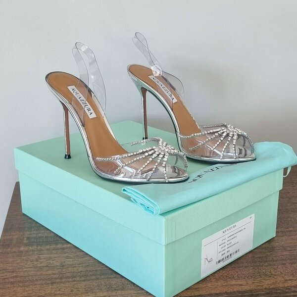 Classy heel and bag combo