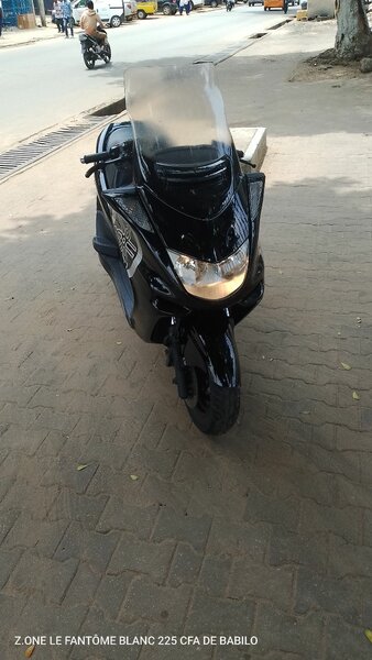 Scooter Yamaha Majesty 250 noi