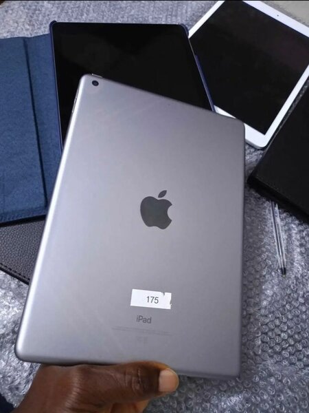 Apple iPad Wi-Fi 10.2"