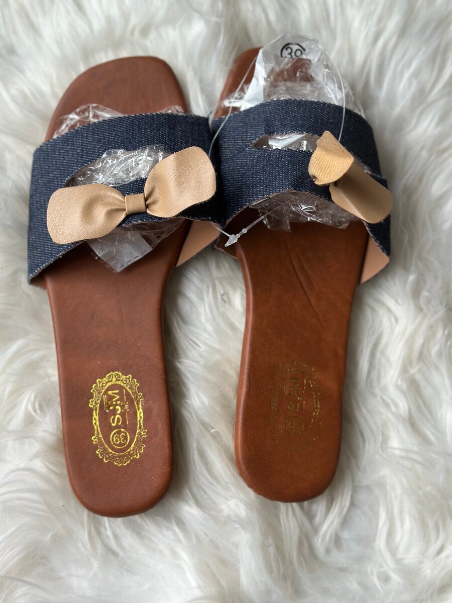 Sandales en simili cuir avec nœud élégant