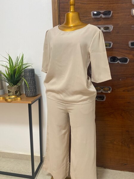 Ensemble élégant beige