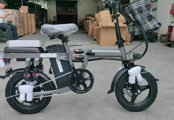 Vélo électrique pliable compact