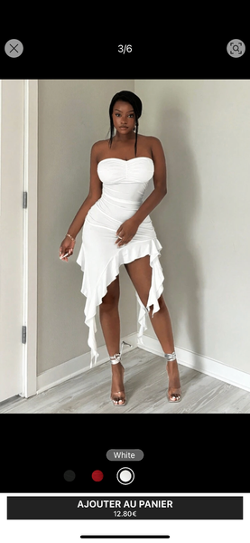 Robe Blanche Asymétrique Élégante