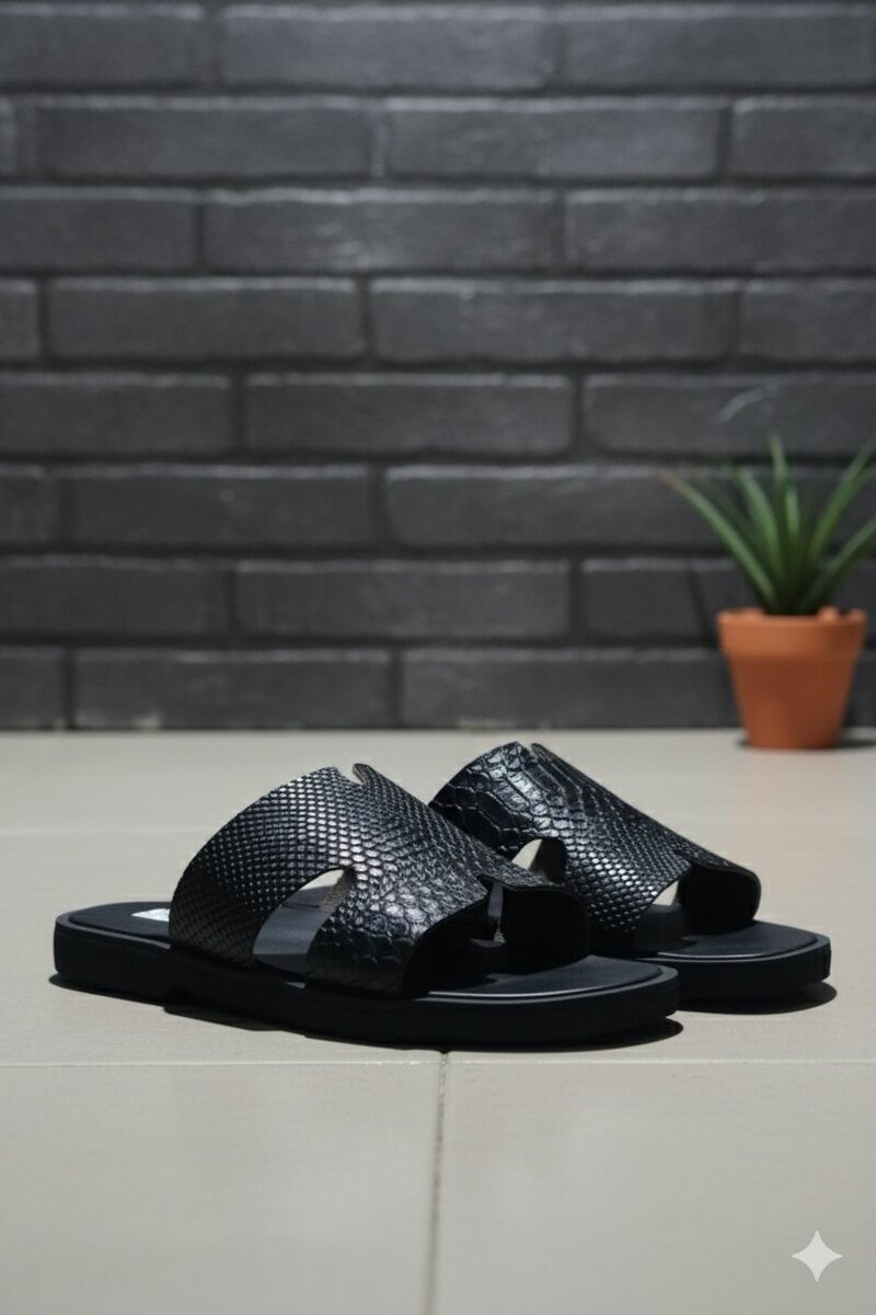 Tongs en cuir texturé pour hommes