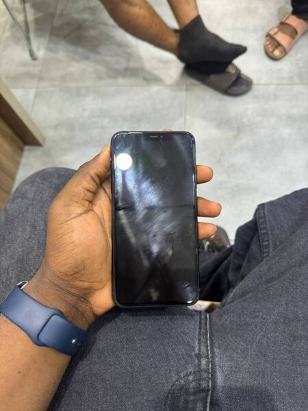 iPhone 11 Pro Max   Factory unlocked