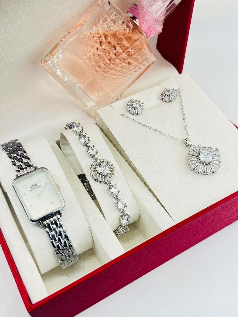 FULL PACKAGE OF LADIES PARURE SET