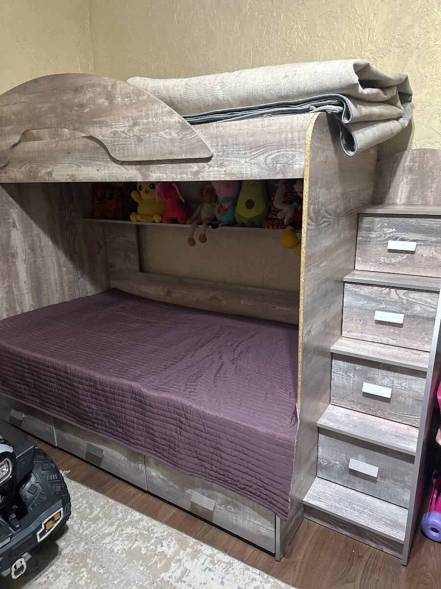 Продаю двух ярусную кровать.