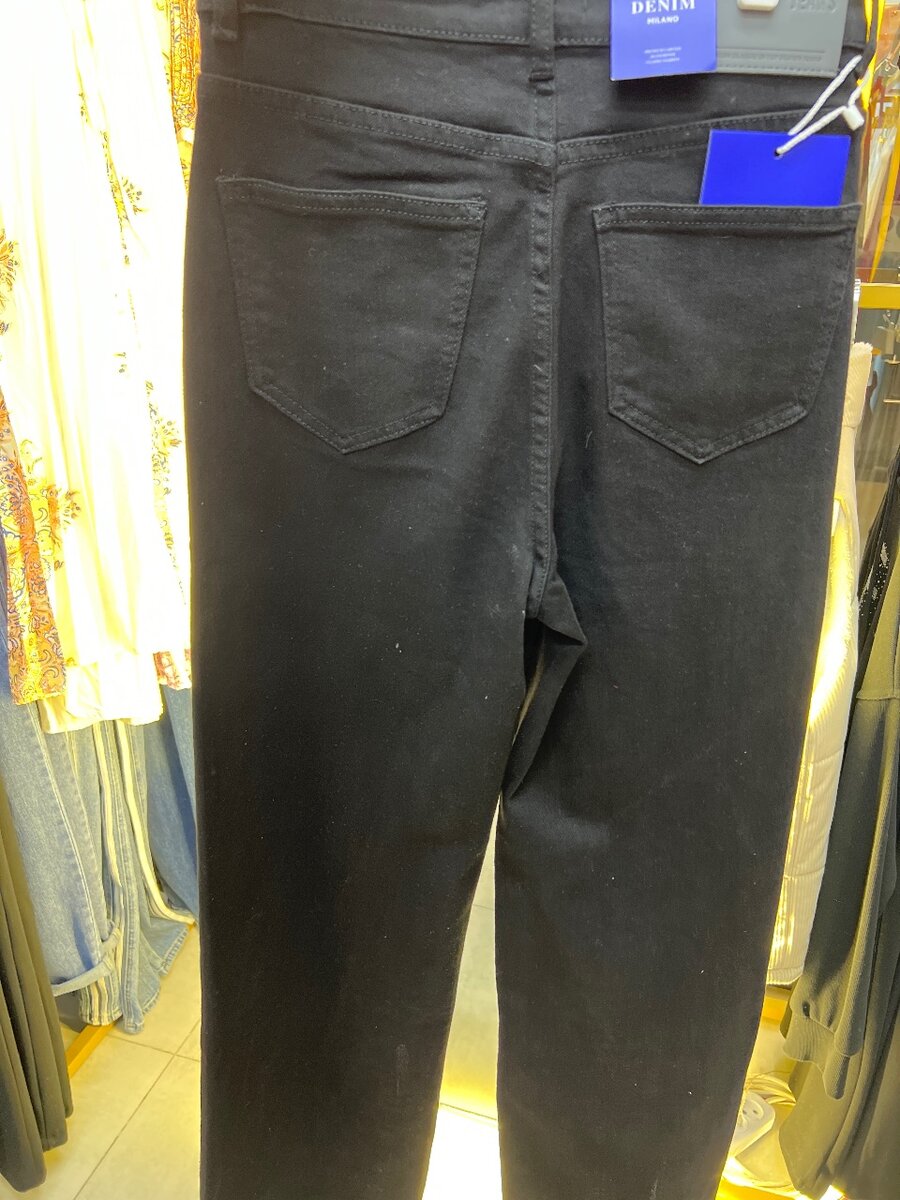 Черные джинсы. Новые. Со скидкой