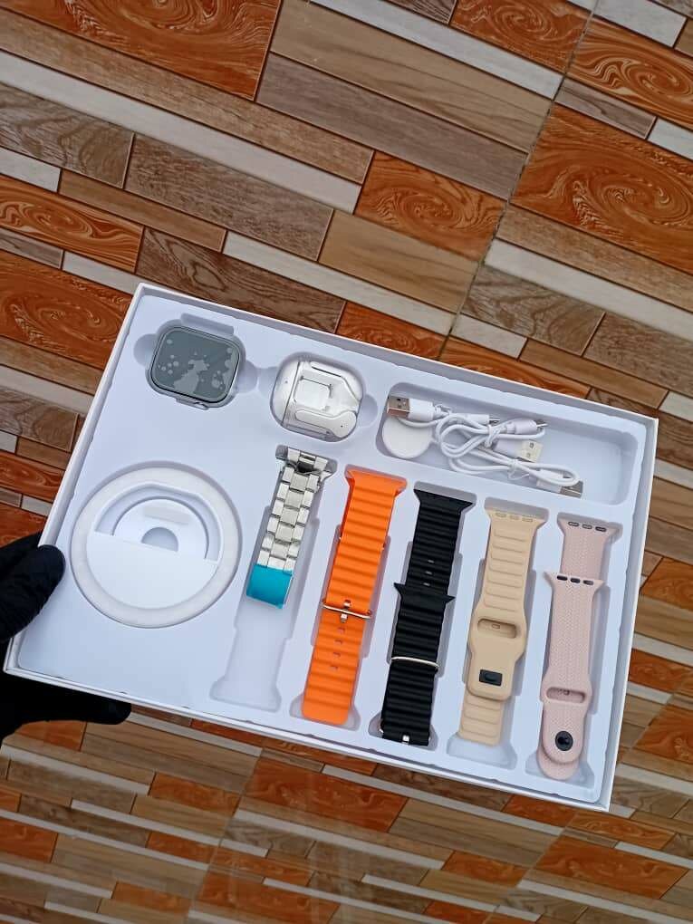 Montre connectée multi-bracelets