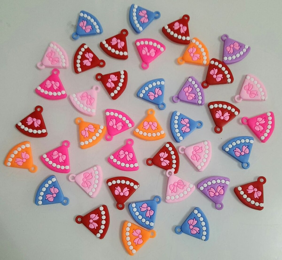 Lot de 32 perle  en cyclones