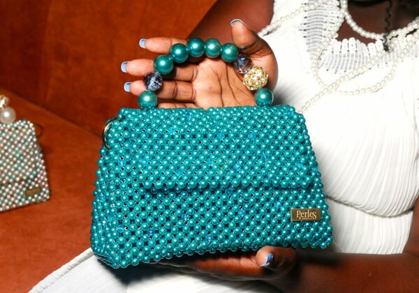 Sac à main perles élégant