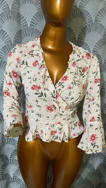 Blouse fleuri à volants