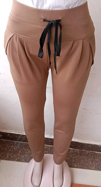 brown tight-fitting lace-up leggings