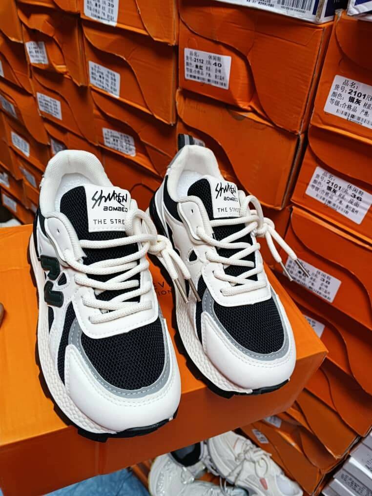 Baskets tendance noir et blanc