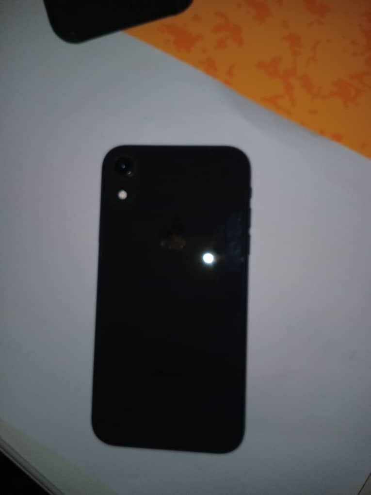 iPhone XR noir