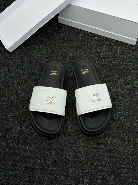 Claquettes confort élégantes