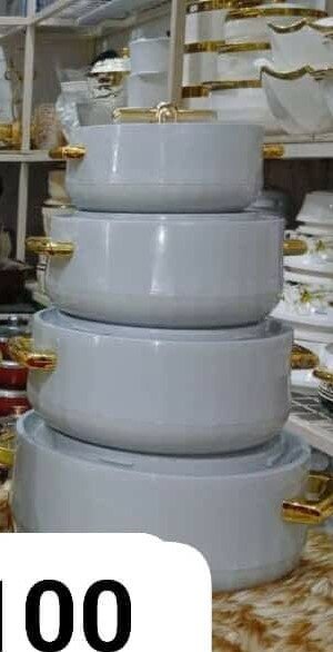 4 grey pots of different sizes