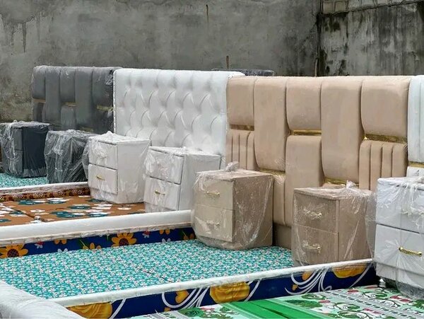 Lits modernes rembourrés