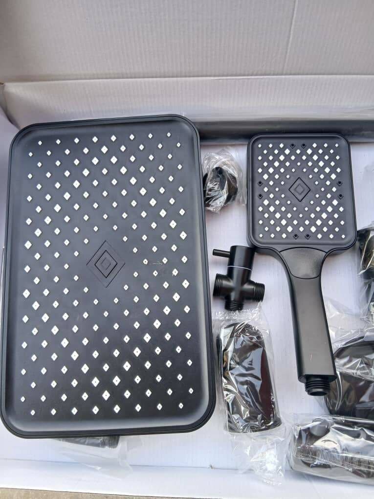 Colonne de douche moderne noire