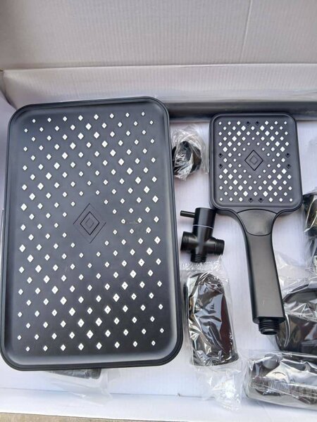 Colonne de douche moderne noire