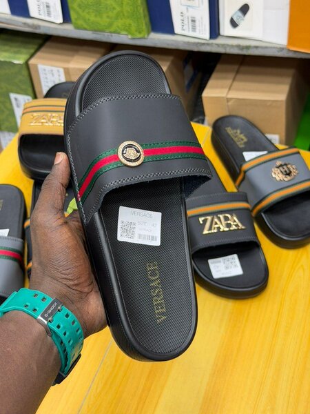 Tongs en cuir élégantes