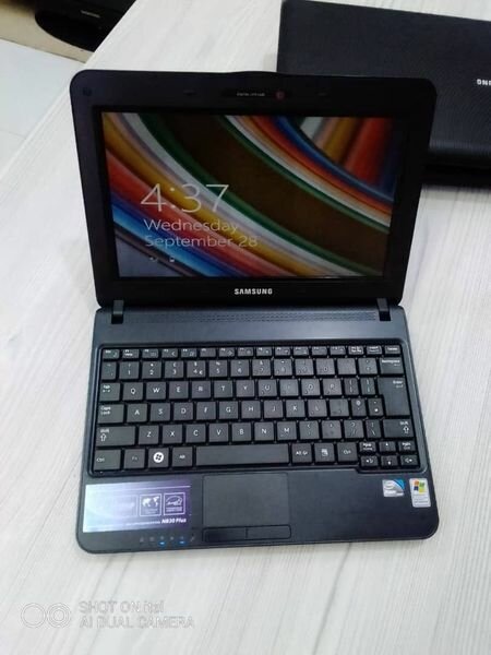 SAMSUNG MINI LAPTOP