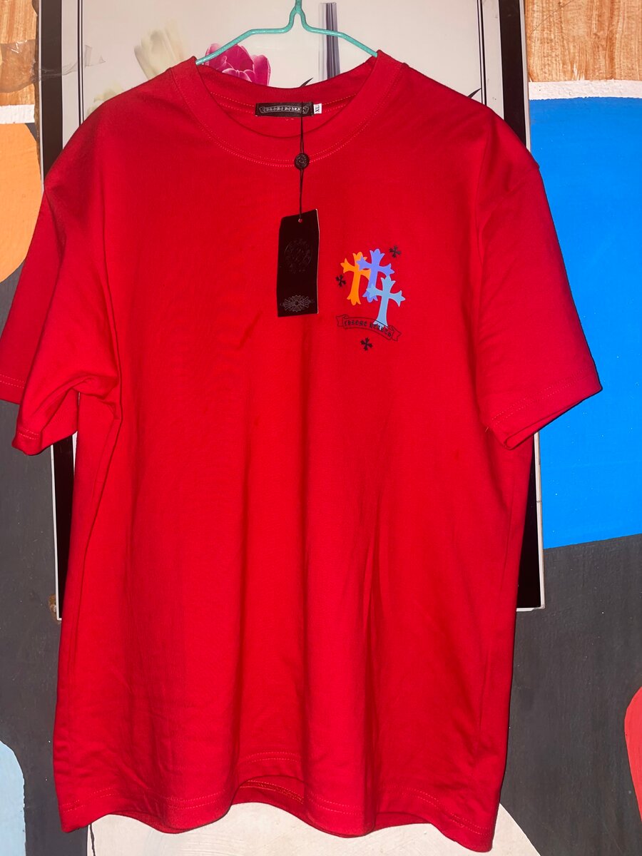 T-shirt rouge fleurs design