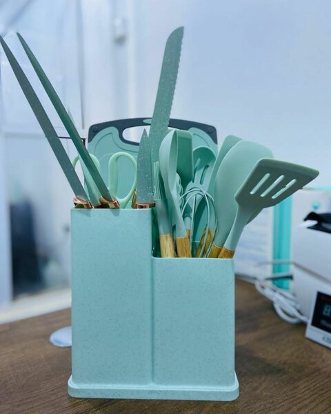 19pcs Silicone Ladle + Knives and Chopping Board