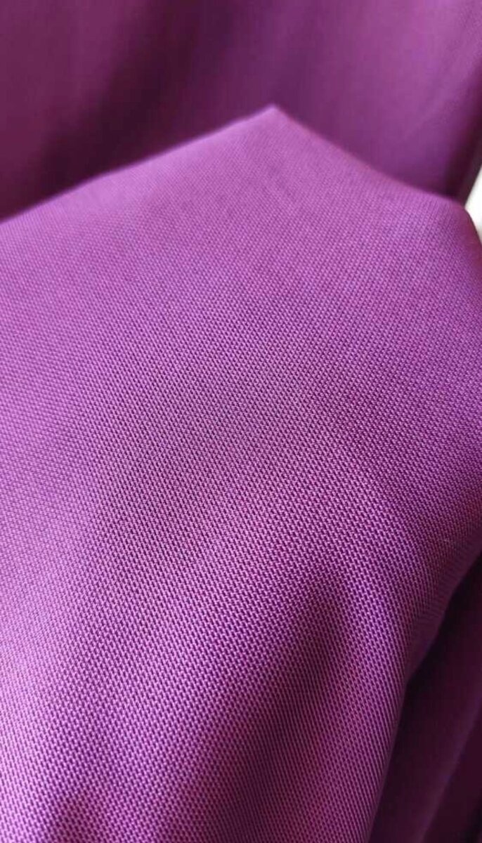 Robe manches longues et épaules dénudées