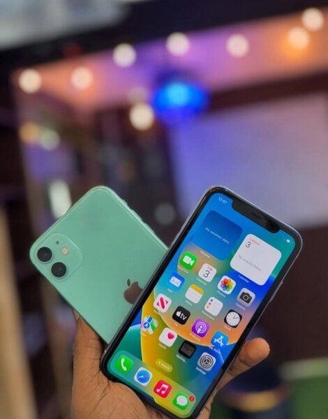iPhone 11 (UK Used... Very Neat)