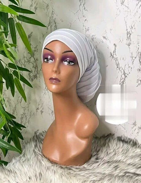Turban blanc élégant