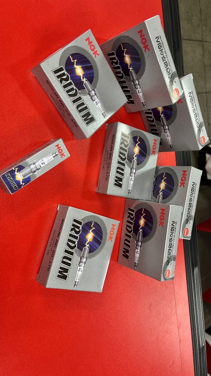 Оригинальные иридиевые свечи зажигания от компании NGK!