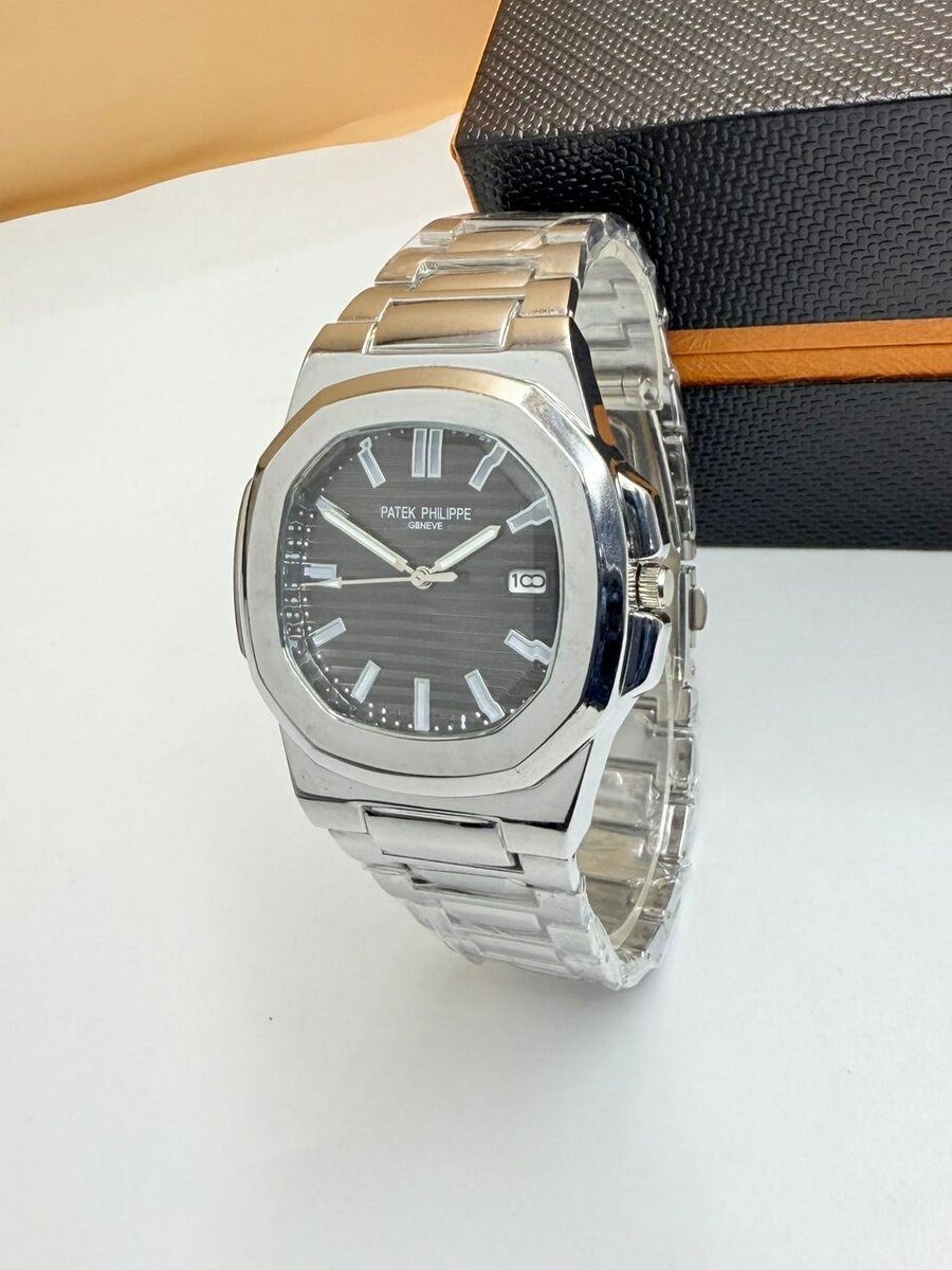 Montre élégante en acier inoxydable