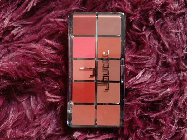 Lipstick pallet