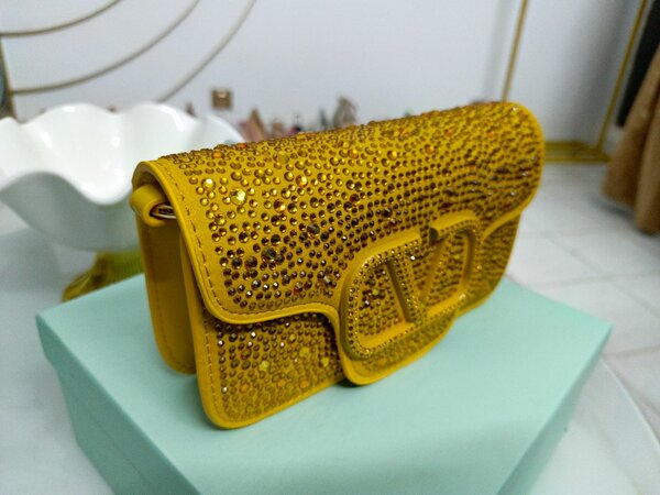 Pochette en cuir jaune cristaux