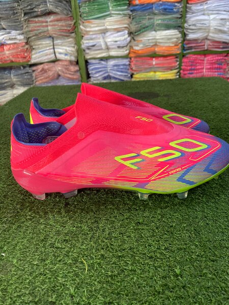 Chaussures de football colorées