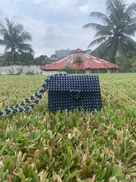 Sac à main perlé élégant