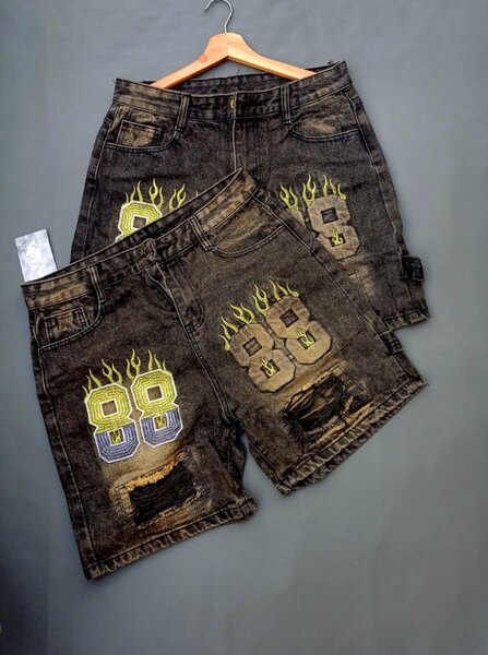 Short en jean brodé pour hommes