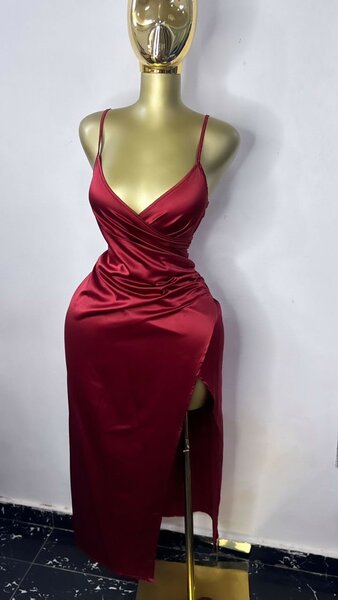 Robe rouge satinée glamour