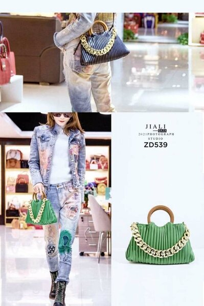 Sac à main moderne avec chaîne