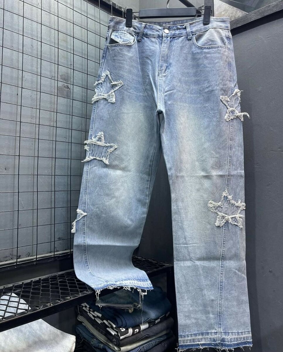 Jeans étoilés tendance unisexes